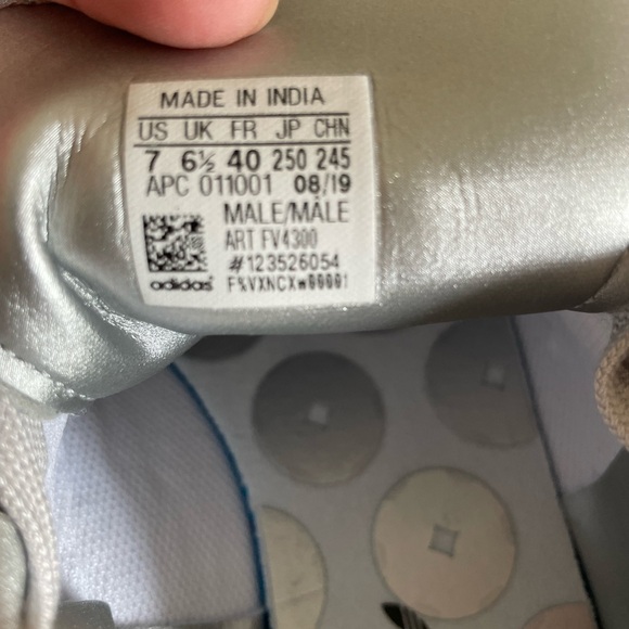 Stan Smith Adidas silver leather sneakers - Picture 6 of 8